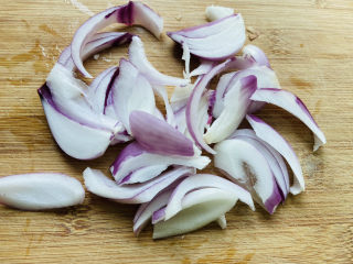 4、孜然排骨,洋葱丝