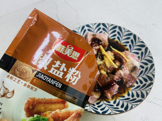 13、孜然排骨,撒入椒盐粉