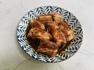 15、孜然排骨,将所有调料拌匀腌制五个小时，期间数次翻动