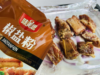 18、孜然排骨,撒上椒盐粉