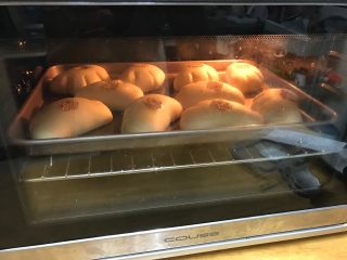 14、枣泥熊爪包（自制枣泥馅）,180度烤15分钟即可