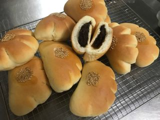 16、枣泥熊爪包（自制枣泥馅）,凉透密封保存