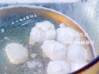 4、鸡蓉豆腐丸子,丸子浮起，再煮4分钟即可。
