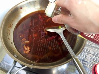 19、山药胡萝卜牛肉煲,我还加入了一点喝剩的红酒和一勺鲍鱼酱，没有的话也可以省略