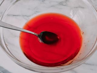 6、港式脆皮鸡,6. 再加入红糖一起调和