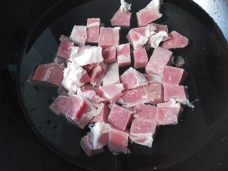 4、冬季养生暖身汤  羊肉萝卜汤, 羊肉先用水焯一下，去除血水