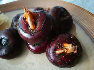 1、马蹄糖水,马蹄洗净