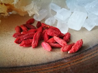 4、马蹄糖水,枸杞