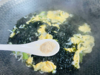 16、芦笋紫菜汤,白胡椒粉调味