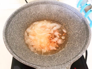 16、高汤娃娃菜,加入水淀粉，烧开后调匀即可