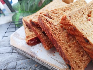 18、红枣面包,切片后需密封保存哦!