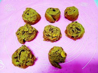 11、红枣红糖馒头,平均分成8份，2次发酵15分钟