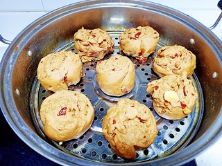 12、红枣红糖馒头,放入锅中