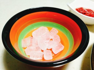 4、百合莲子银耳羹,冰糖