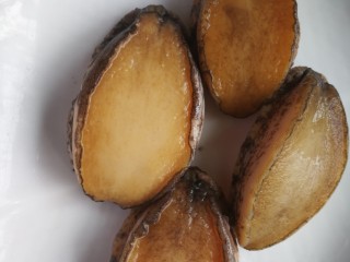2、秋冬滋补篇:鲍鱼排骨山药汤（含鸡汤粉做法）,小鲍鱼四个