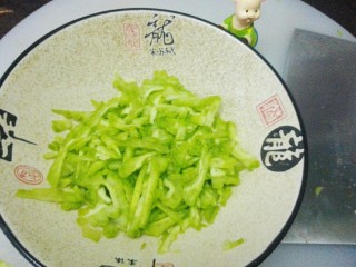 7、苦瓜发面饼,苦瓜切丝