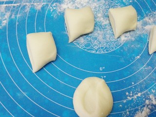 15、苦瓜发面饼,分成几个小剂子