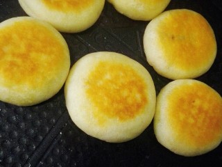 27、苦瓜发面饼,慢慢煎的上色效果，美呀