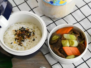 8、点击率超高的下饭菜，筷子拿起来就舍不得放下,好了，一份色香味俱全的便当完成啦！