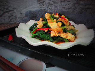 11、凉拌菠菜蛋皮,吃很爽口，还不怕长肉。