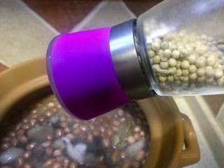 14、补气益血滋补浓汤人参五珍凤肚汤,鲜磨少许胡椒粉提味