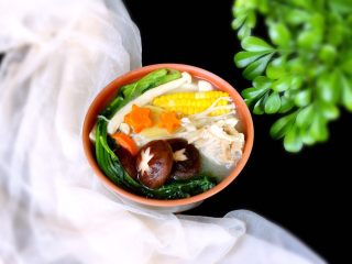 14、筒骨菌菇汤,完成，成品