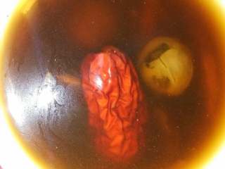 6、补气养血之红枣姜茶,倒起来喝吧。