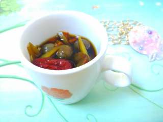 9、补气养血之红枣姜茶,晚上睡觉前也可以喝一杯再睡觉，但容易上火的人就早上喝吧。