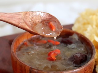 13、超级拉丝红枣桃胶银耳汤,完美拉丝，看得见的胶原蛋白!