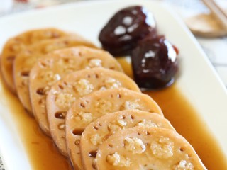 15、糯米莲藕12m+（宝宝辅食）,看着是不是很好吃啊？做法也不难，切好就可以上桌啦~