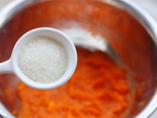 4、胡萝卜红枣点心,1勺白糖。