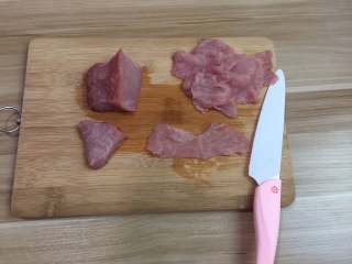 1、孜然辣肉片,猪肉切片