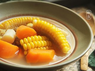 12、玉米须胡萝卜淮山煲猪骨,再来张特写，色诱下亲们的视觉！