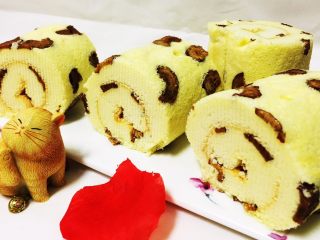 25、红枣蛋糕卷,漂亮的蛋糕卷就完成了。