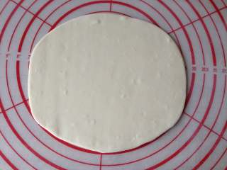 6、枣花糕,再把大面团擀开