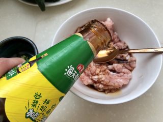 10、点翠清汤白玉丸➕木耳冬瓜丸子汤,加入一勺蚝油