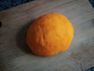 1、豆沙小南瓜,南瓜一小段，去皮