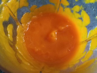 3、豆沙小南瓜,打成南瓜糊