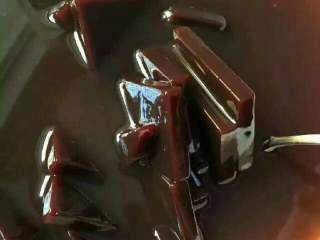 1、纯手工自制阿胶糕,看看我这个阿胶漂亮吧！要经常搅拌哦！