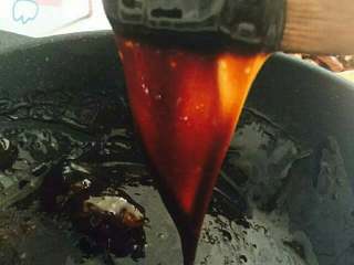 4、纯手工自制阿胶糕,正宗的阿胶熬出来是酱紫哒！挂旗看到没？漂亮！