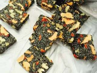 7、纯手工自制阿胶糕,切片啦！！