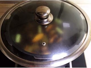 8、酸辣鸡胗,大火烧开后小火慢烧20分钟