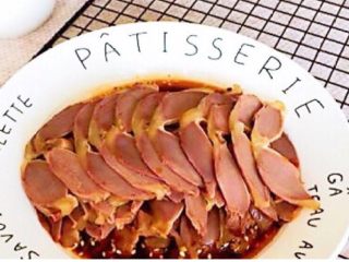 18、酸辣鸡胗,把碗汁浇到鸡胗上面