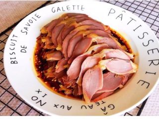 19、酸辣鸡胗,酸辣鸡胗就可以吃了，酸辣鸡胗口感蛮有嚼劲儿的，酸辣适宜，非常独特~