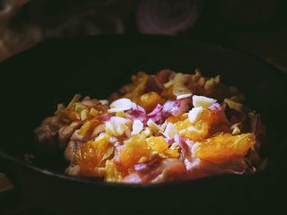 13、春日小清新 香橙煎鸡肉,撒一些洋葱