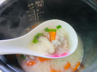 24、香菇排骨粥,搅拌均匀