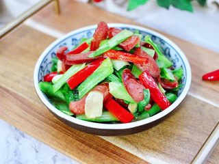 15、小白菜火腿小炒,下饭又下酒，而且多吃对身体有好处。