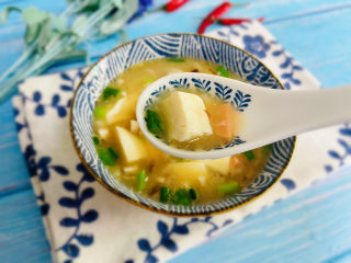 20、香菇豆腐汤,香菇豆腐汤，汤鲜味美！