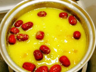 12、红枣南瓜粥,继续煮10分钟。