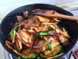 36、给回锅肉找个伴儿➕回锅豆腐回锅肉,翻炒均匀即可出锅